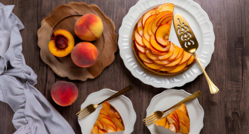 Cheesecake vegana alle pesche senza cottura: la ricetta fresca di fine estate